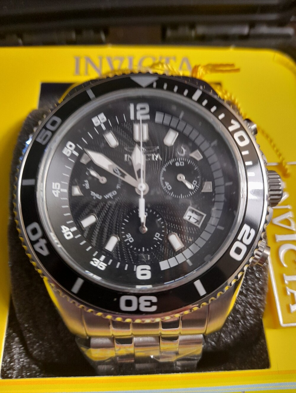 Invicta 50mm Quartz Chronograph Beauty In Black. 24mm Stainless Steel Bracelet